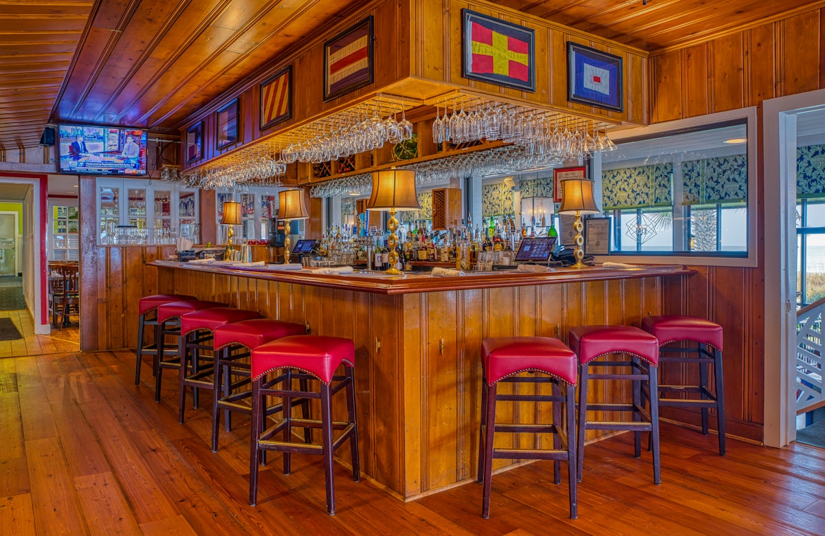 Sea Captain's House Main Indoor Bar